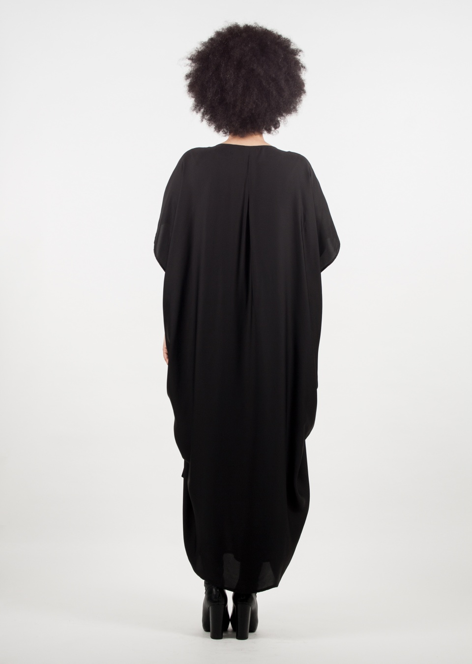  by , Kaftan mit Drapierung, 