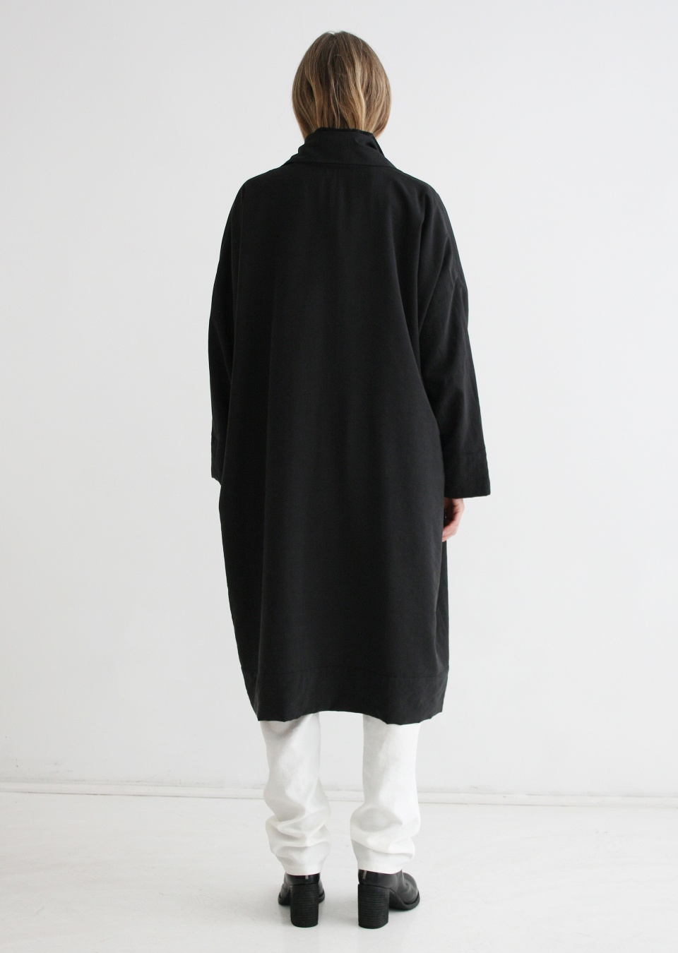  by , Kimono mit Doppelkragen, 