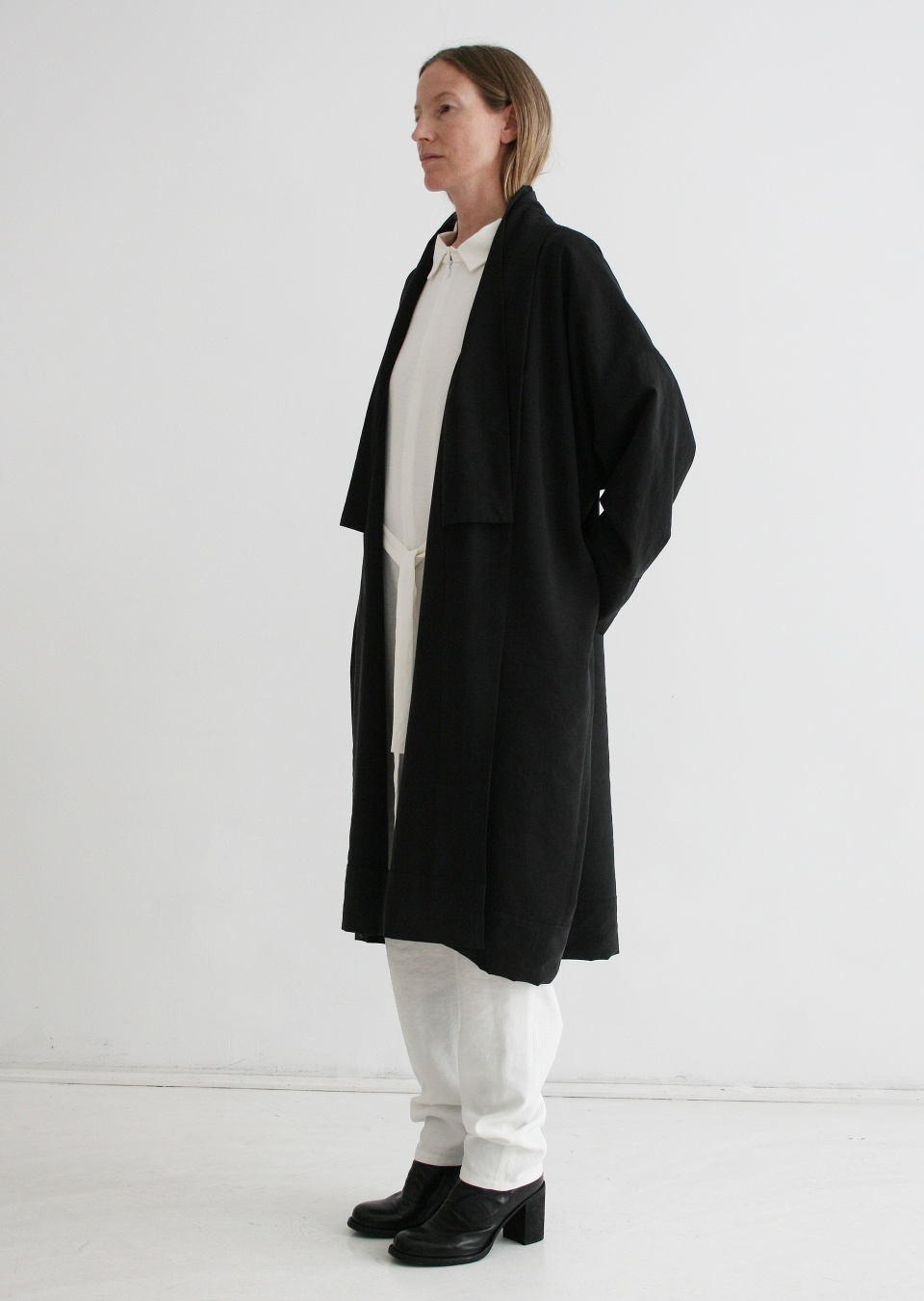  by , Kimono mit Doppelkragen, 