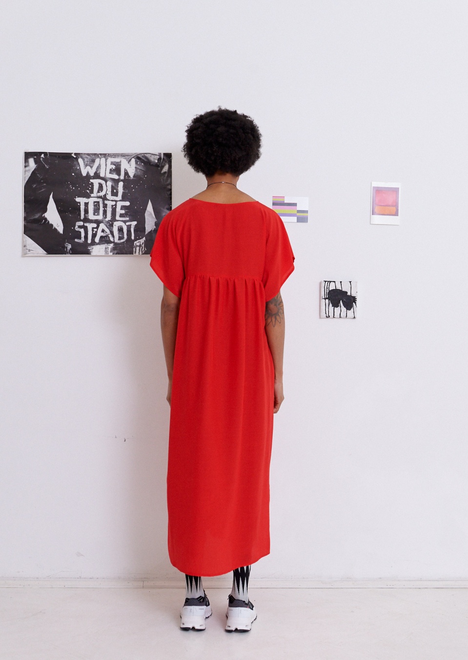  by , Kleid , 