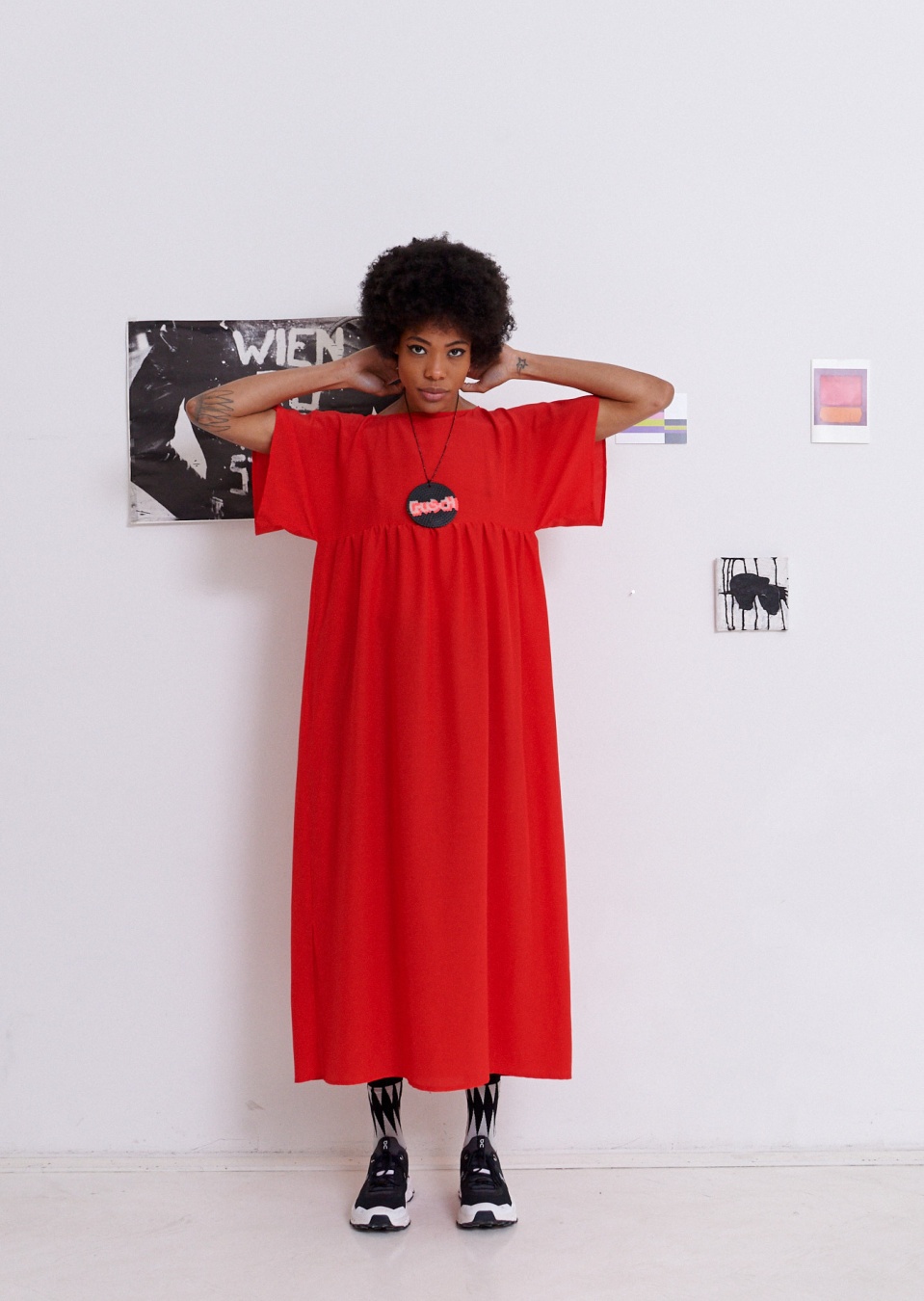  by , Kleid , 