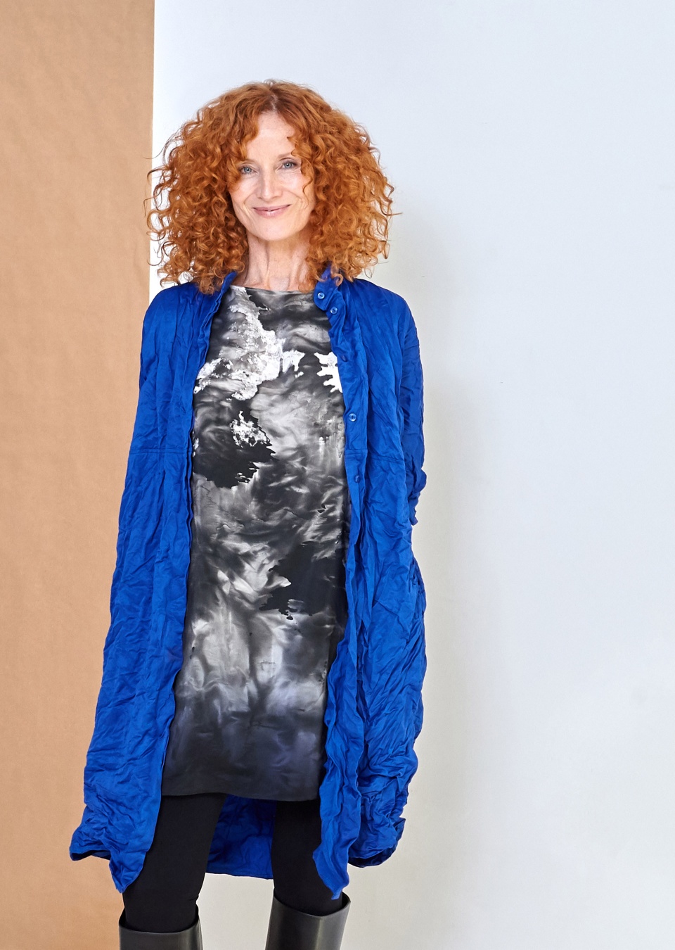  by , Kleid aus Seide handgefärbt, 