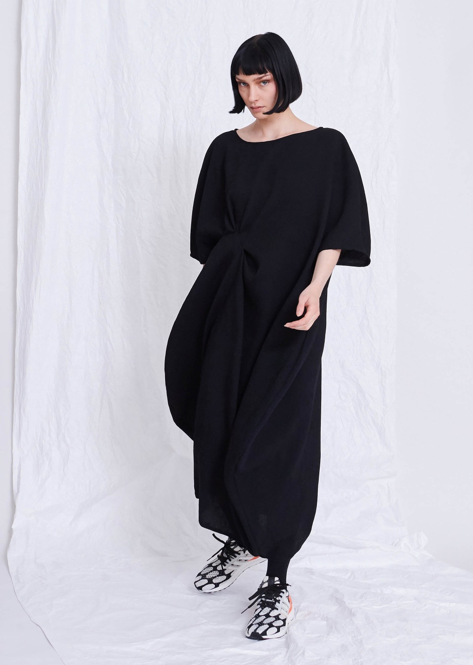  by , Kleid drapiert, 
