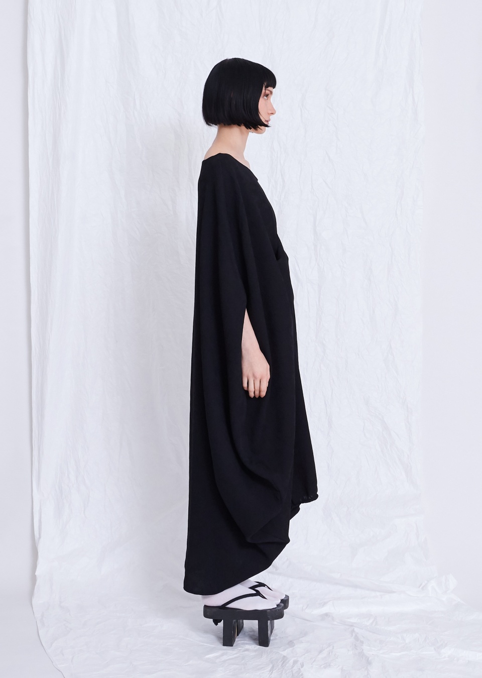  by , Kleid drapiert, 