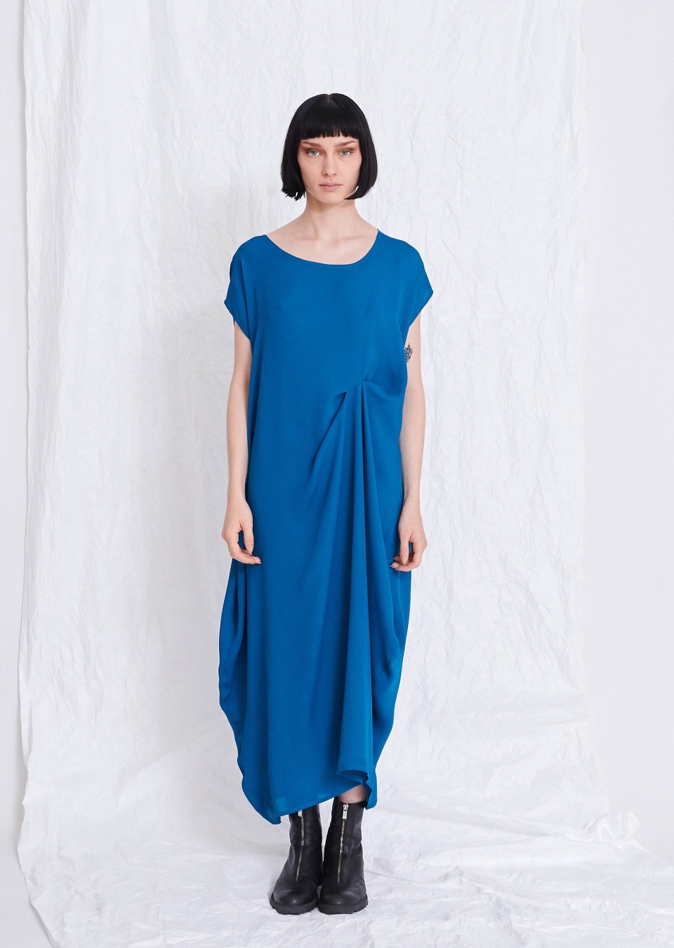  by , Kleid drapiert, 