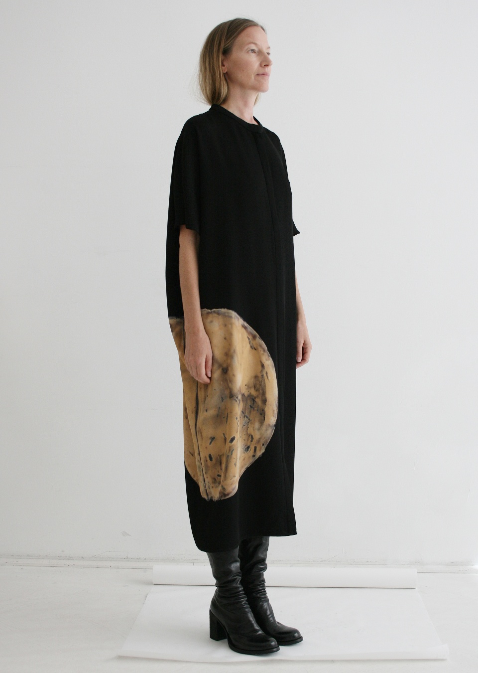  by , Kleid handbemalt, 