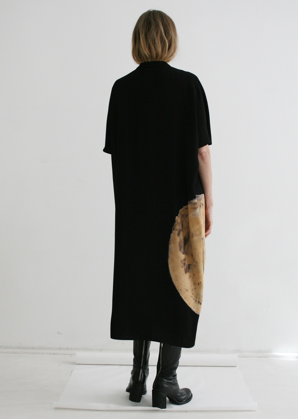  by , Kleid handbemalt, 