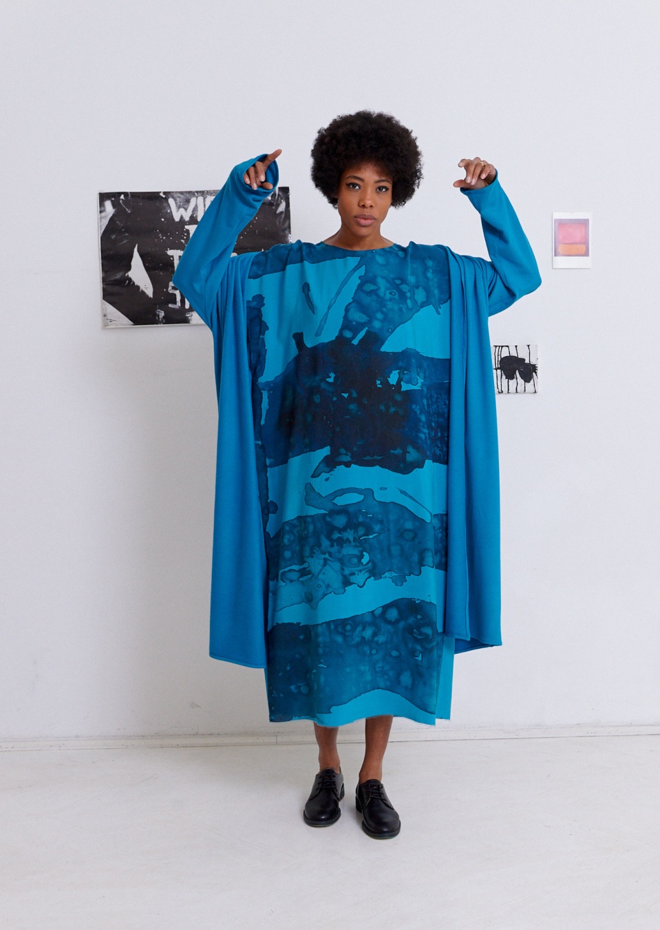  by , Kleid handbemalt, 