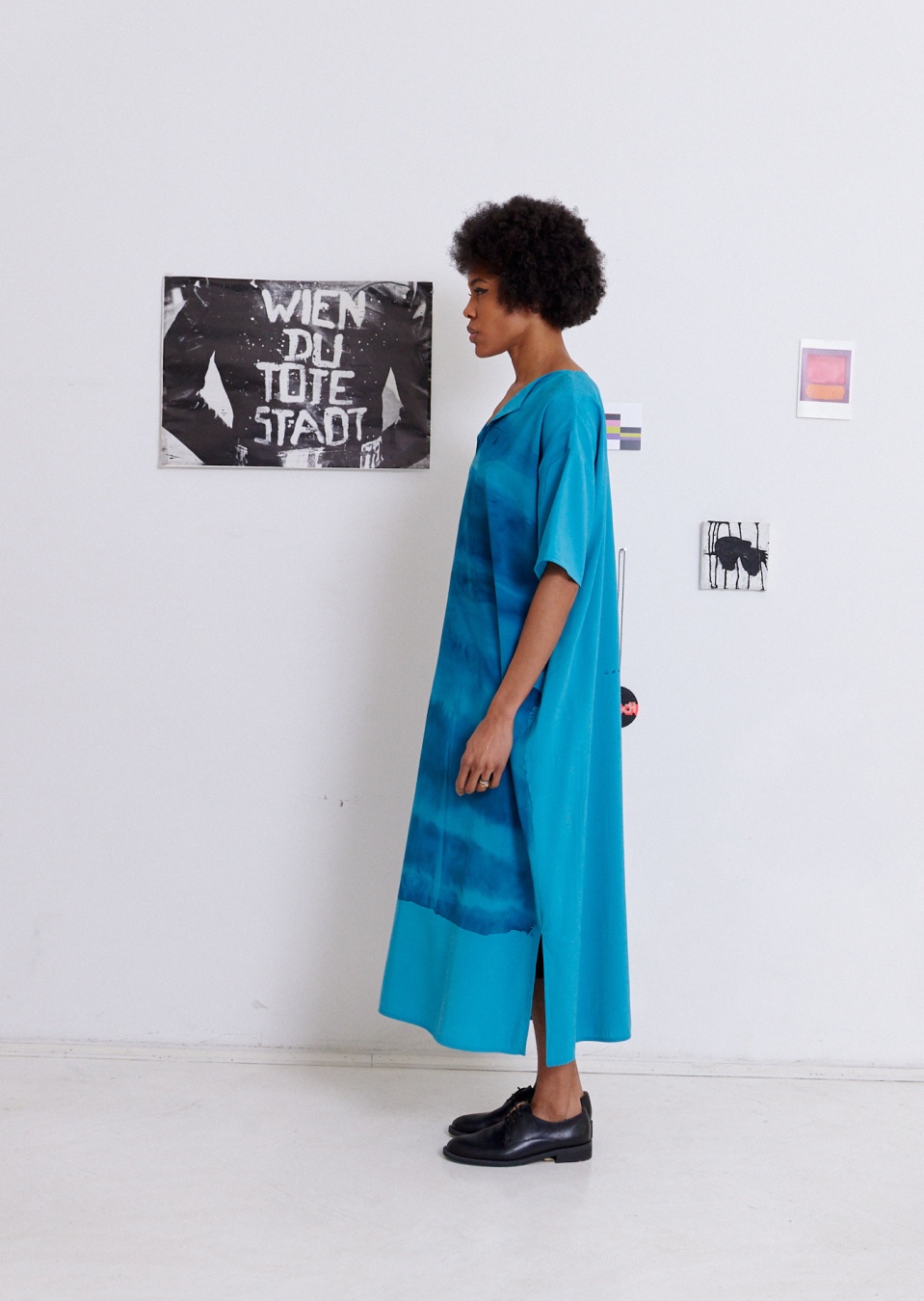  by , Kleid handbemalt, 
