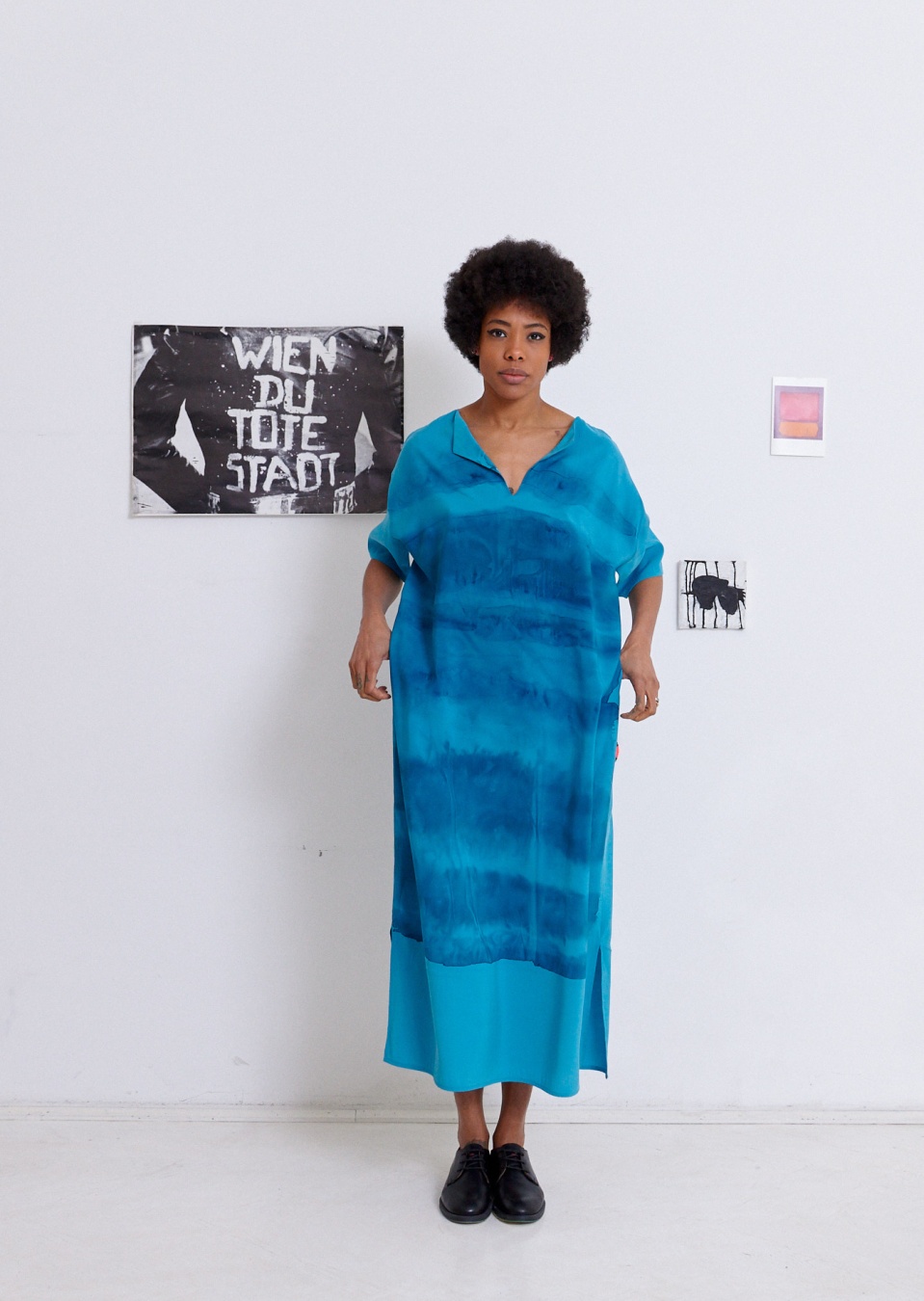  by , Kleid handbemalt, 