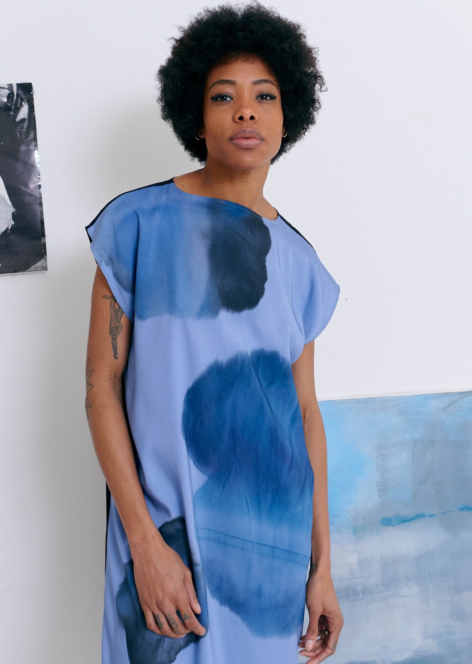  by , Kleid handbemalt, 