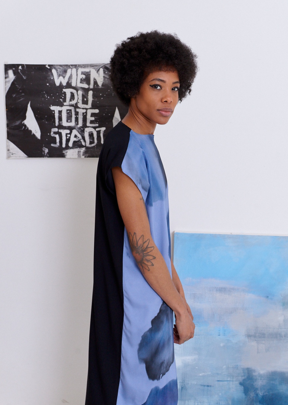  by , Kleid handbemalt, 
