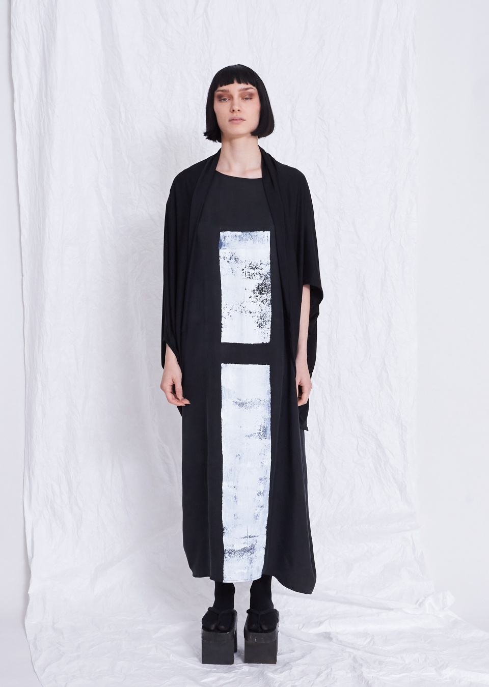  by , Kleid handbemalt, 