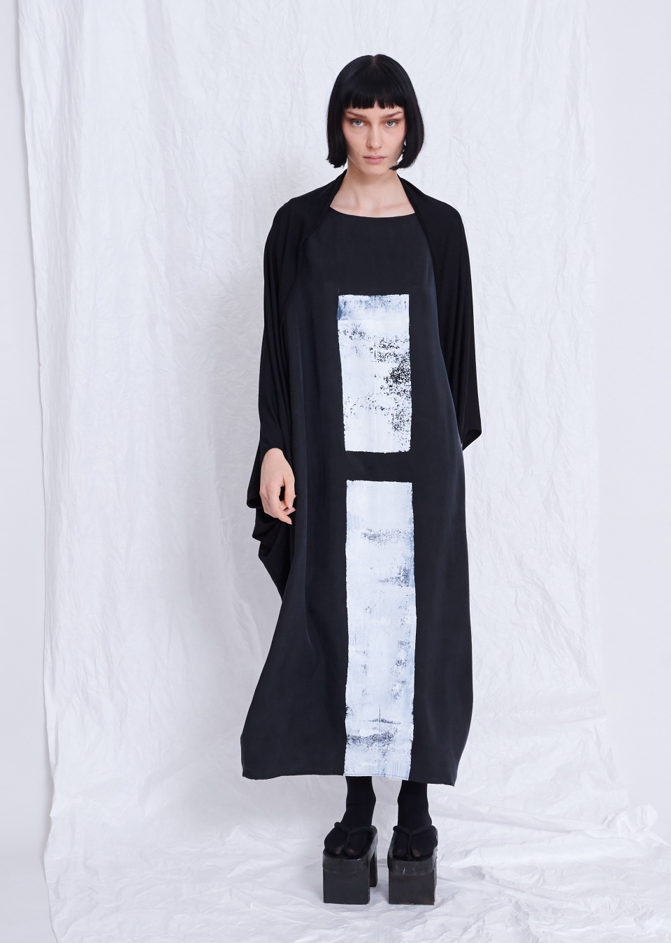  by , Kleid handbemalt, 