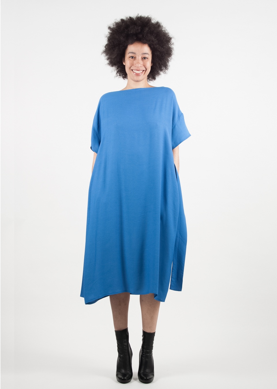 by , Kleid mit Bindegürtel blau, 