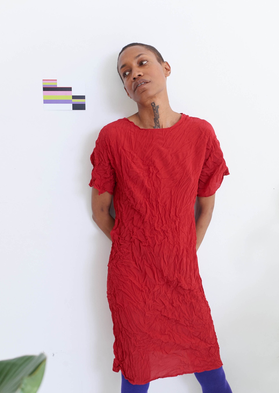  by , Sidenkleid rot, 